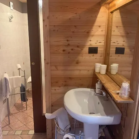 Guest house L'alpina Affittacamere *